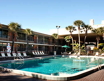 Ramada Gateway Plaza_06_Pool2